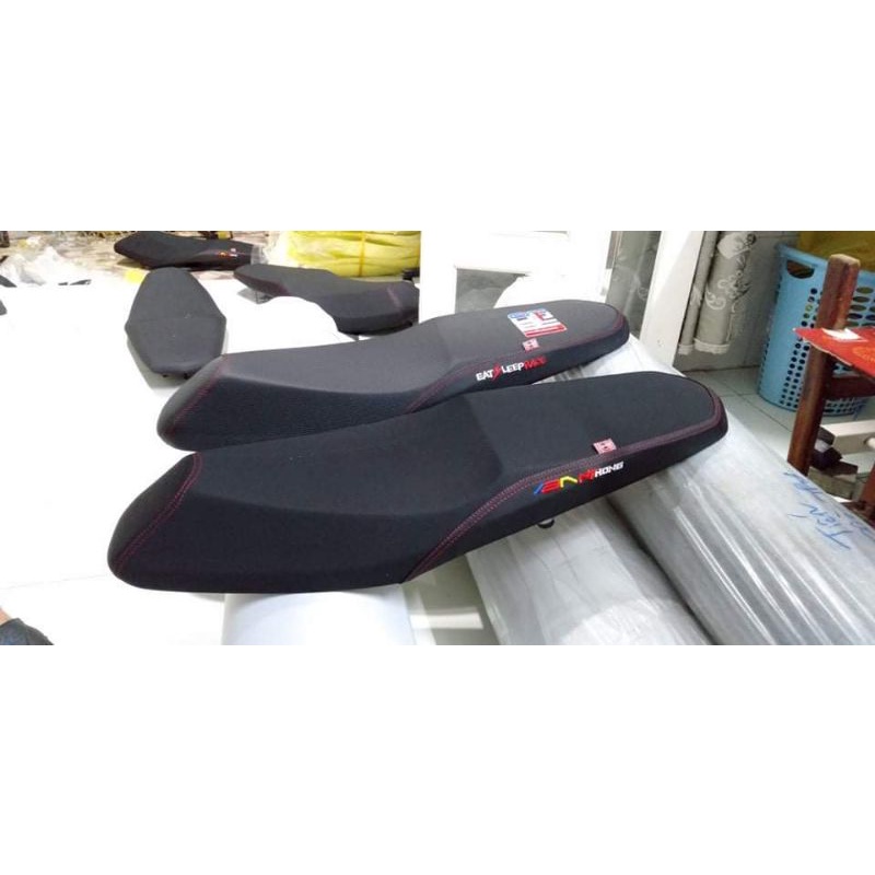 Mút yên sonic , da yên