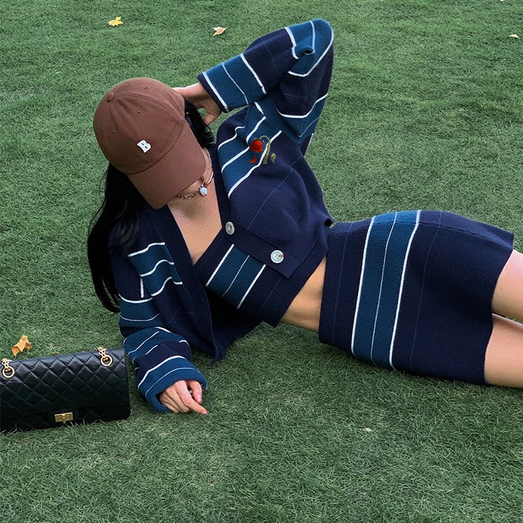 Set váy body kẻ xanh tôn dáng