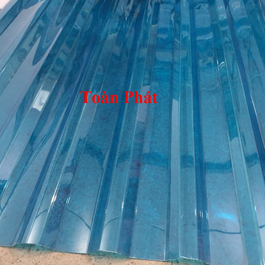 Khổ rộng 1.05m x dài 1m ) Tôn nhựa Poly MÀU XANH dạng sóng lấy sáng