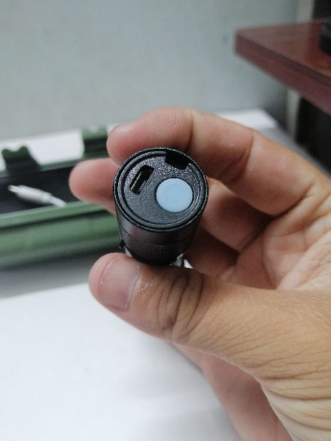 Đèn pin siêu sáng mini H352 sạc.