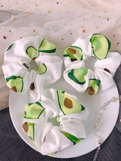 Dây buộc tóc Scrunchies quả bơ