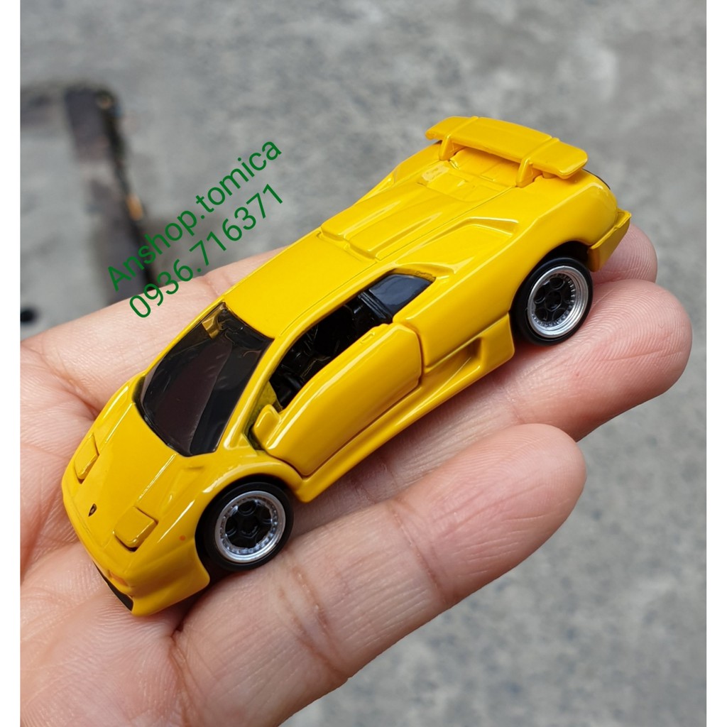 Mô hình siêu xe Lambor màu vàng Premium tomica Nhật Bản No15