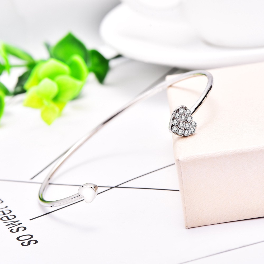 Nhập WAFACB01 giảm 10K_ Vòng tay hở mạ vàng đính đá hình trái tim | BigBuy360 - bigbuy360.vn