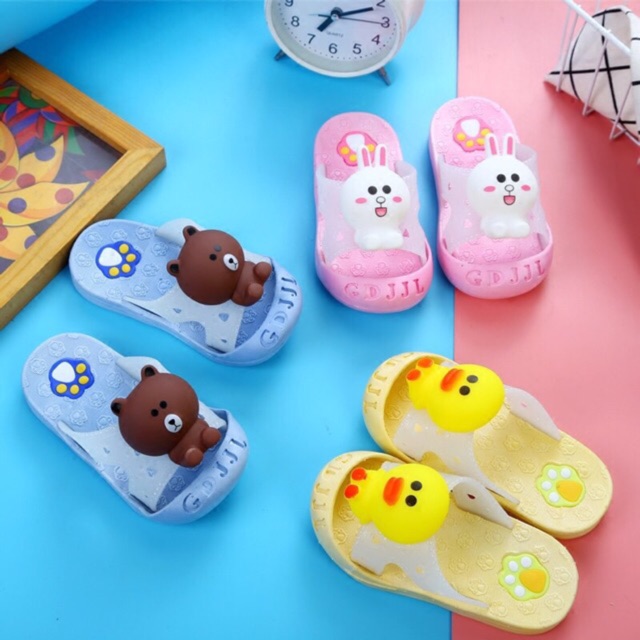 Dép croc chặn mũi mẫu giáo