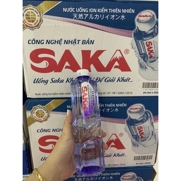 Thùng nước uống ion kiềm thiên nhiên Saka 24 chai x 555ml