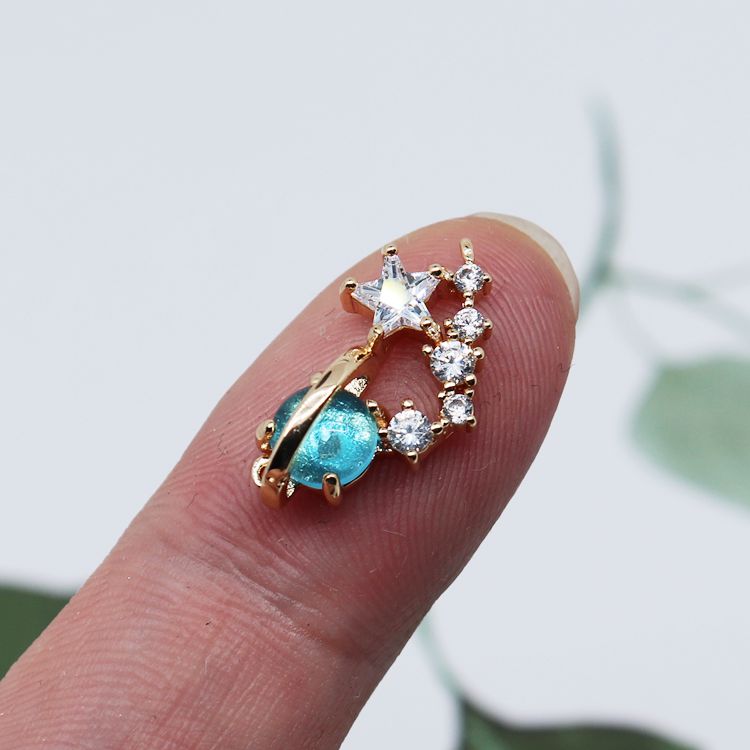 Mặt Dây Chuyền Hình Hành Tinh Ba Chiều Bằng Đồng Mạ Vàng 18K