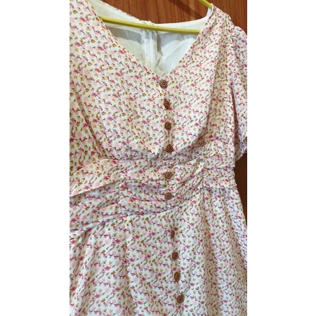 2hand pass đầm voan hoa nhí nút gỗ