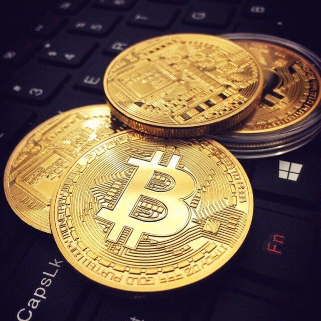 Đồng tiền Bitcoin mạ vàng 24K