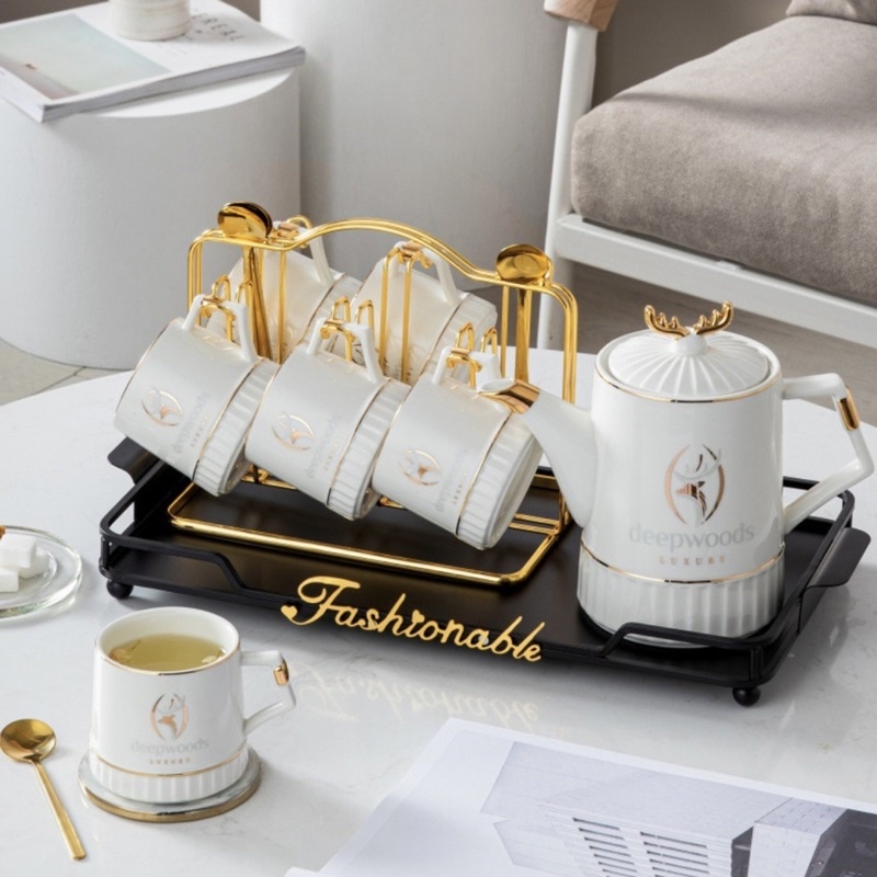 Bộ Ấm Chén Sứ Trắng Xanh Hoạ Tiết Hươu Vàng Nổi Phong Cách Châu Âu Sang Trọng Kèm Khay Và Giá Treo Cốc