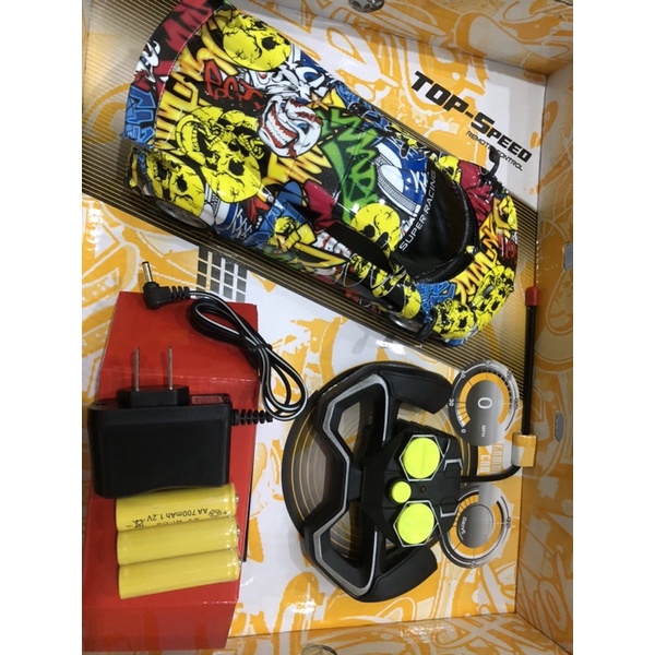 Oto điều khiển thể thao kèm pin sạc điện