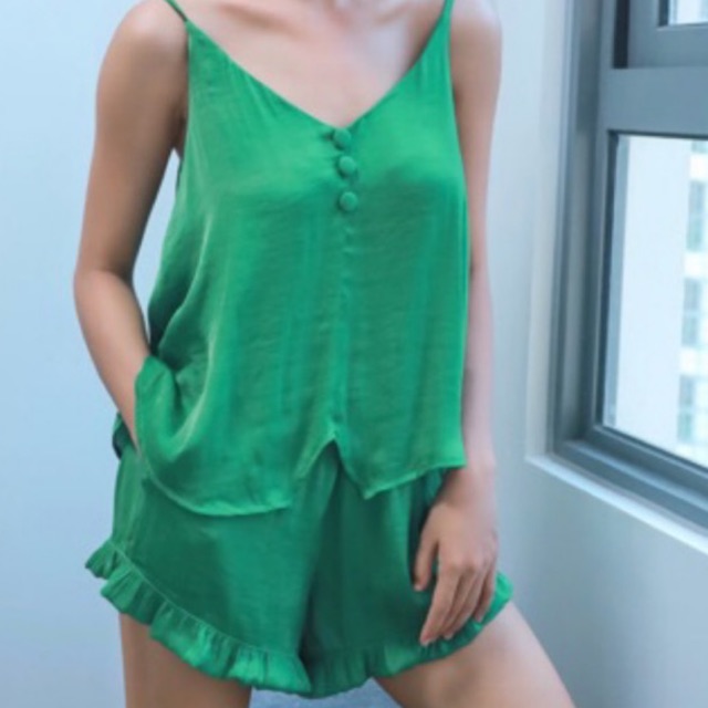 Bộ đồ ngủ dây lụa InFashion 3 nút hồng | BigBuy360 - bigbuy360.vn