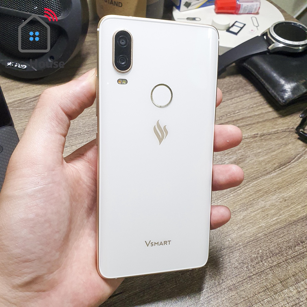 Điện thoại giá rẻ cấu hình cao Vsmart Active 1 plus, ram 6Gb, bộ nhớ 64Gb chiến game PUBG, Liên quân Mobile