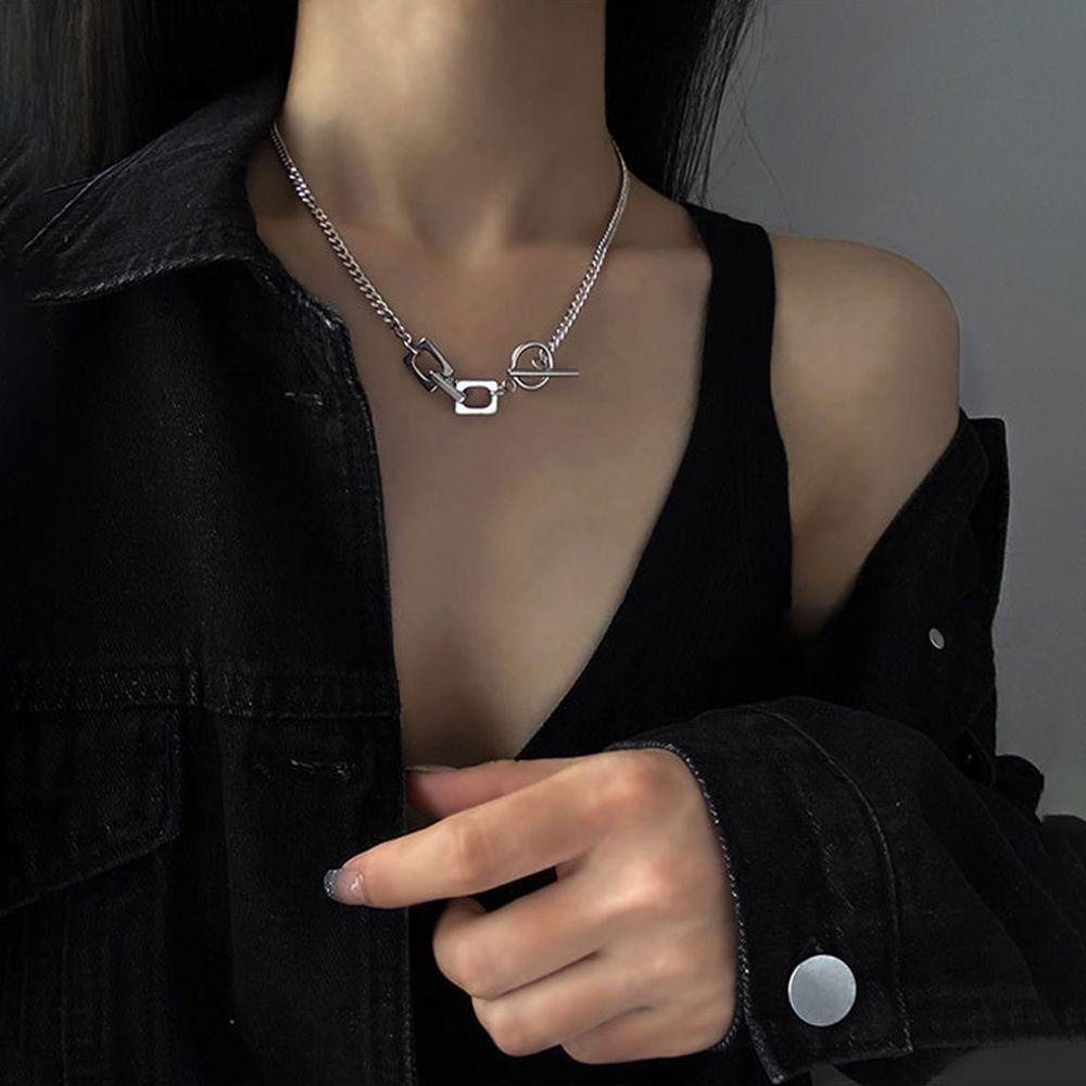 Vòng cổ Mặt Vuông Rỗng Phong Cách VANES1 Cổ Điển Hàn Quốc