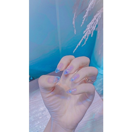 Nail box móng trong hiệu ứng flask ánh tím