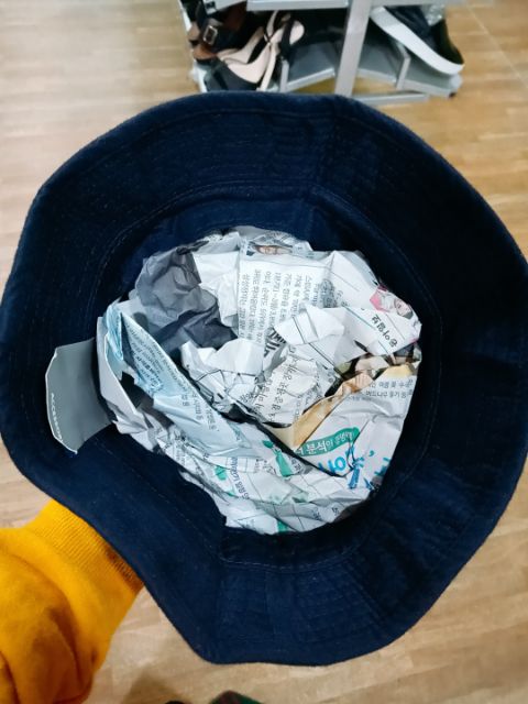 Siêu phẩm 2hand hiệu FILA REAL100%  có dây keo túi khoá