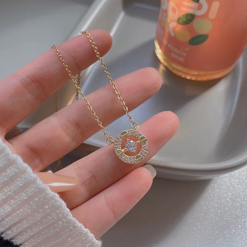 Vòng cổ siêu lấp lánh độc đáo