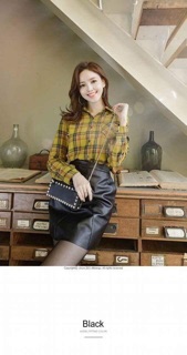 Ví cầm tay Valentino nạm đá