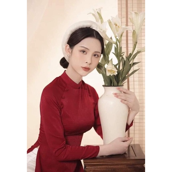 áo dài màu đỏ đô