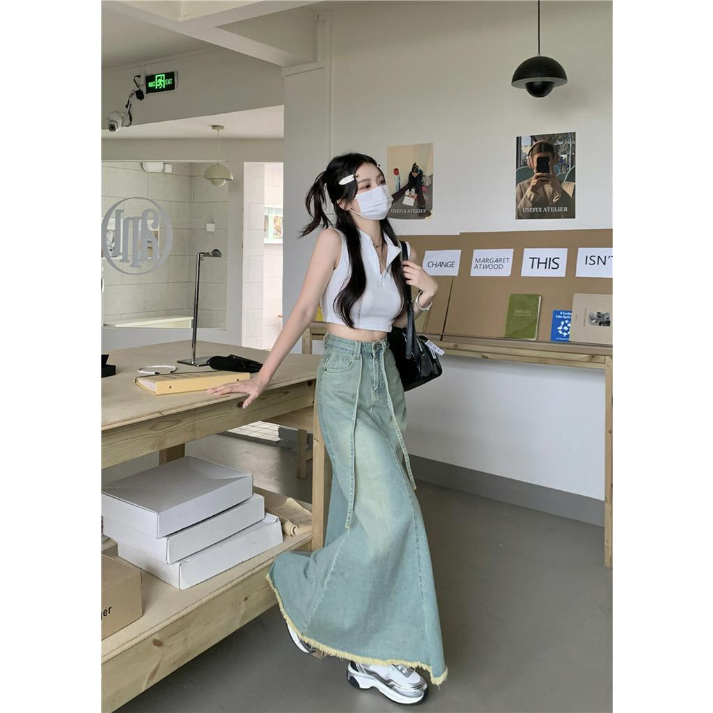 Chân váy jean dài đuôi cá xòe rộng retro màu xanh nhạt pha