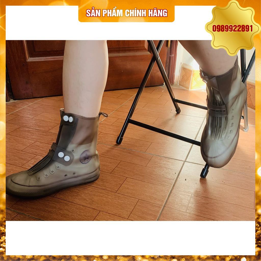 GIÀY BOOT CỔ CAO CHỐNG NƯỚC VÀO GIÀY