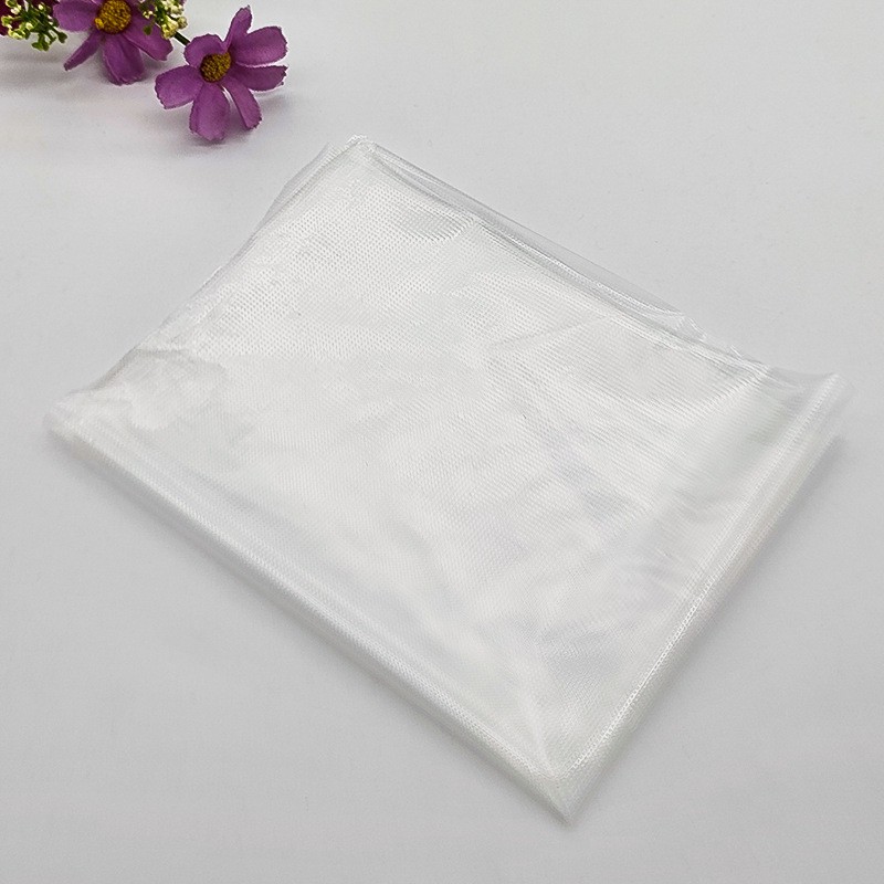 Vải thêu chữ thập tan trong nước