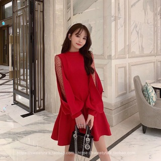 Váy đỏ xẻ tay