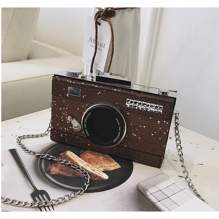 Túi đeo độc lạ hình chiếc máy ảnh