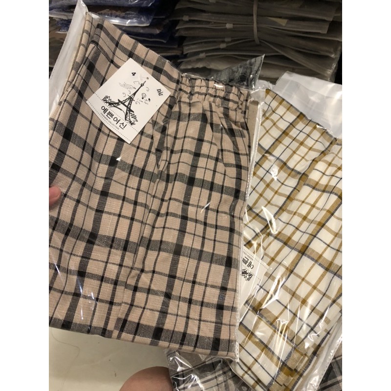 Quần sọc caro kéo khoá trước lưng thun sau