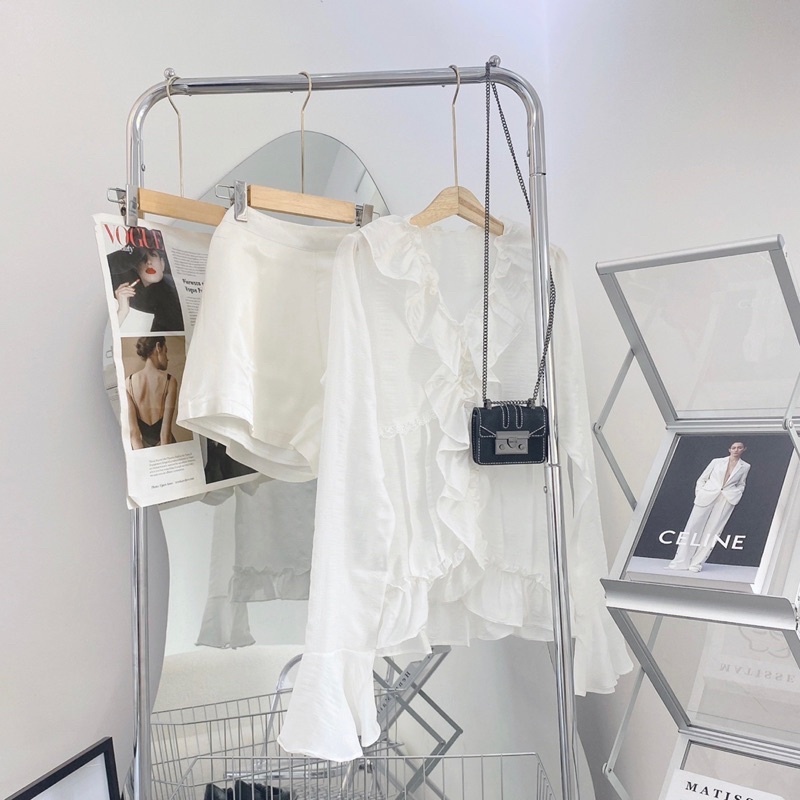 Set áo trắng viền bèo tay loe quần