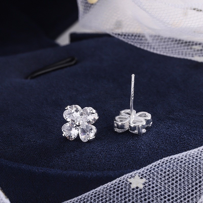 Khuyên Bạc Ta S925 Đính Đá Cao Cấp CaoBac Silver Bốn Cánh Đá Lấp Lánh Đơn Giản, Dễ Thương Mang Lại May Mắn Cho Bạn Nữ