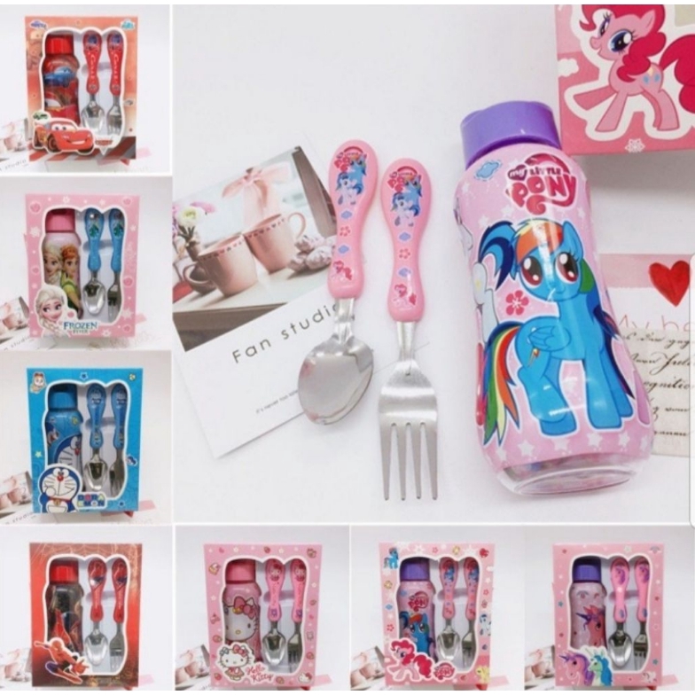 Set bình nước 300ml kiểu Hello Kitty /Doraemon /Pony /Spiderman kèm muỗng nĩa không chứa BPA