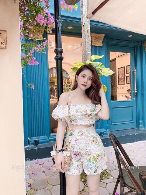 Set Trễ Vai Hoa Viền Ren Croptop Siêu Xinh , Set Áo Croptop Kèm Quần Short Hoa Cao Cấp