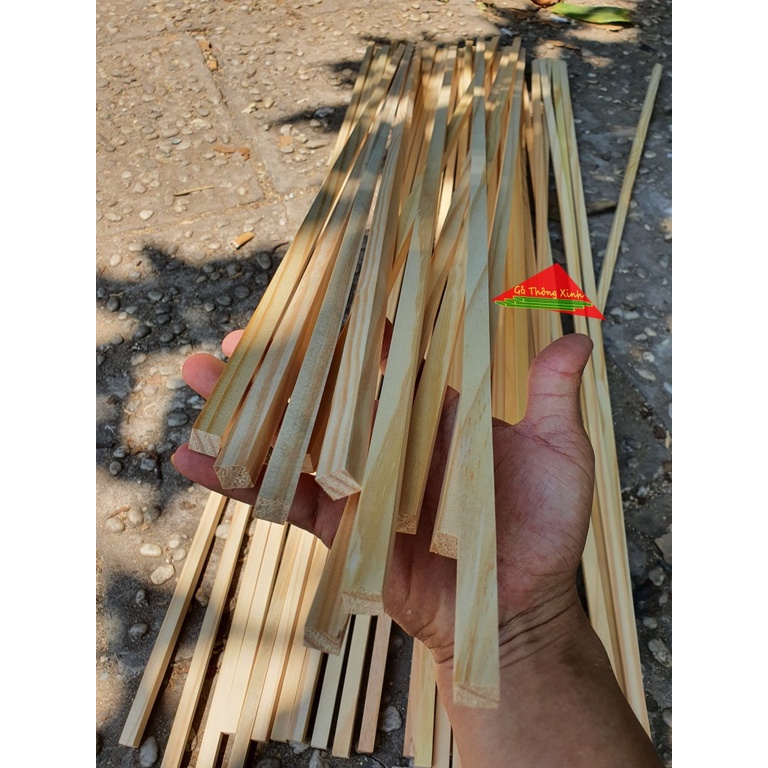 Thanh gỗ thông vuông 1cm ,dài 1m dùng làm nẹp chỉ, đóng chuồng chim, làm khung viền, DIY
