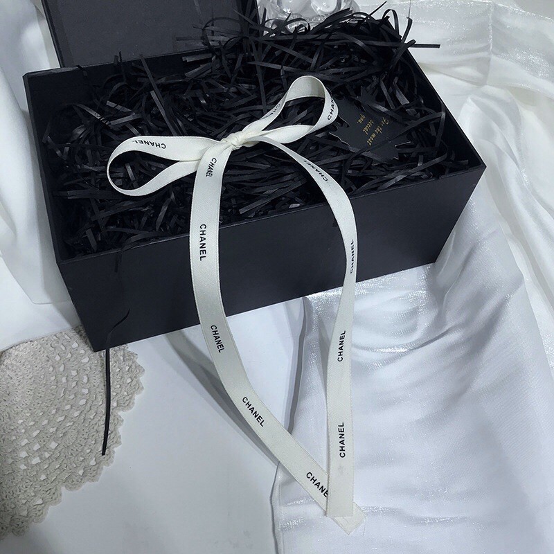 gài áo 𝘾𝙝𝙖𝙣𝙚𝙡  ruy băng chanel gài áo jennie