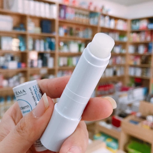 Son dưỡng không màu