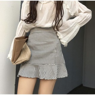 Set 2hand live stream: áo nude kiểu ay loe, chân váy đuôi cá caro ngắn