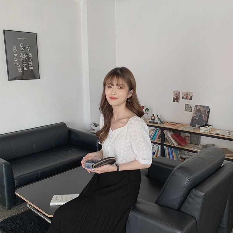 Áo sơ mi IELGY cổ chữ v thêu họa tiết rỗng phong cách Pháp cổ điển dành cho nữ