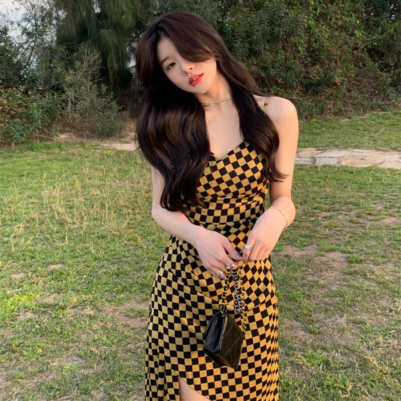 Đầm Hai Dây Cổ Chữ V Họa Tiết Sọc Caro Quyến Rũ Thời Trang