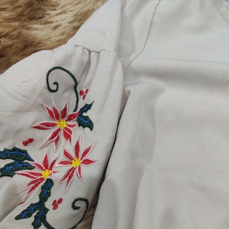 Áo kiểu be tay thêu pass