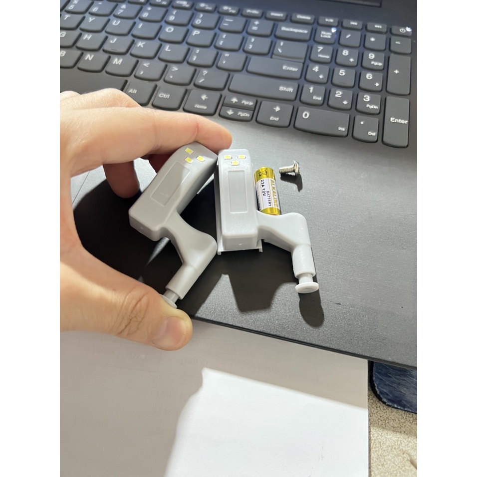 Đèn Led gắn bản lề tủ quần áo - Bật tắt khi đóng mở cửa - Tặng kèm pin