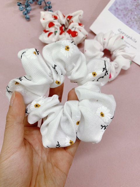 [Mã FAGOGO giảm 12% đơn 99K] Scrunchies chun cột tóc hoạ tiết | BigBuy360 - bigbuy360.vn