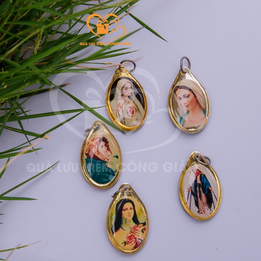 Mặt dây chuyền Công Giáo chất liệu nhựa