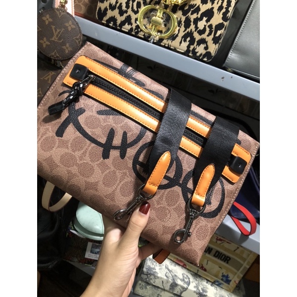 Túi coách nhà mĩm