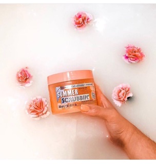 Tẩy da chết toàn thân Soap And Glory Summer Scrubbin