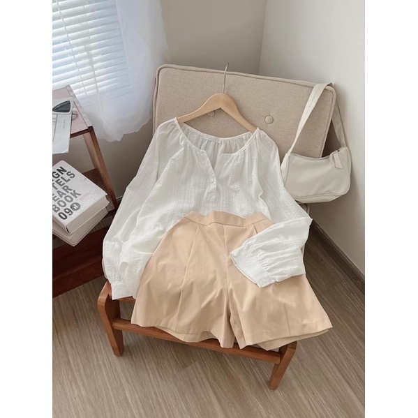Set babydoll trắng dài tay kèm quần sooc beige mới SEP