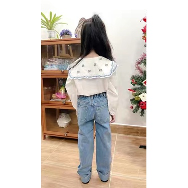 Áo sơ mi trắng dài tay thêu hoa nhí xanh cho bé gái cao 90-150cm, nặng 10-35kg