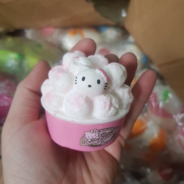 Squishy bánh kem kitty