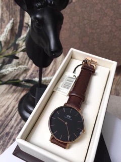 Đồng Hồ Nữ DW Petite Dây Da - 32mm