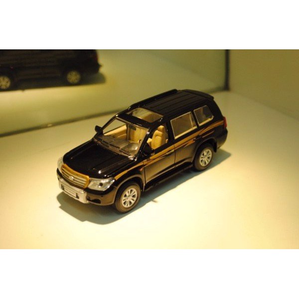 Mô hình xe Toyota Land Cruiser Black 1:32 Hotworks