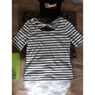 Áo tay lửng Forever21 sọc trắng đen